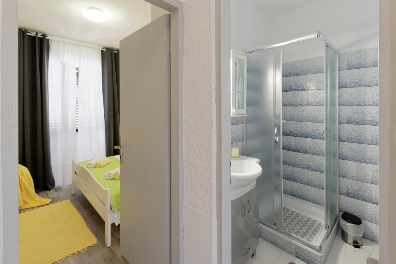 Apartment Anja Porec Bagian luar foto