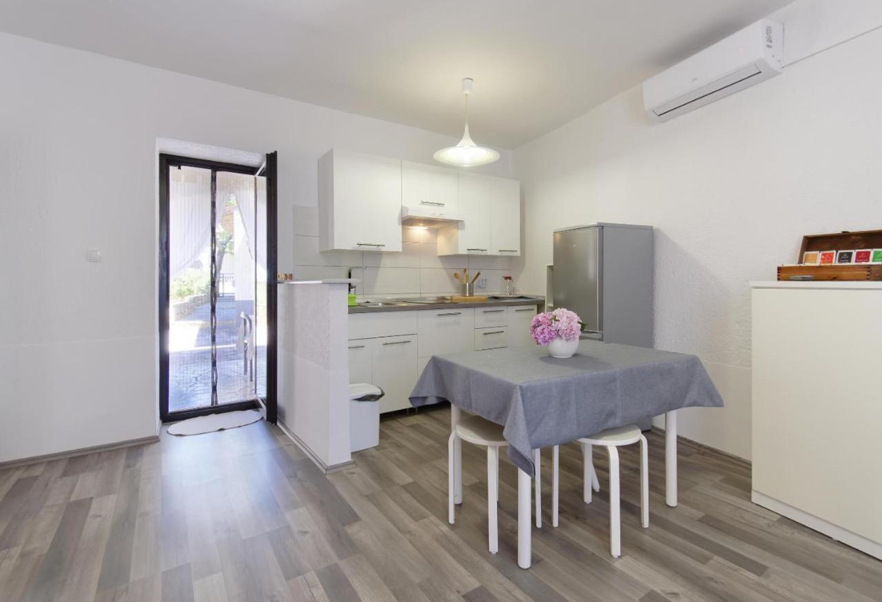 Apartment Anja Porec Bagian luar foto