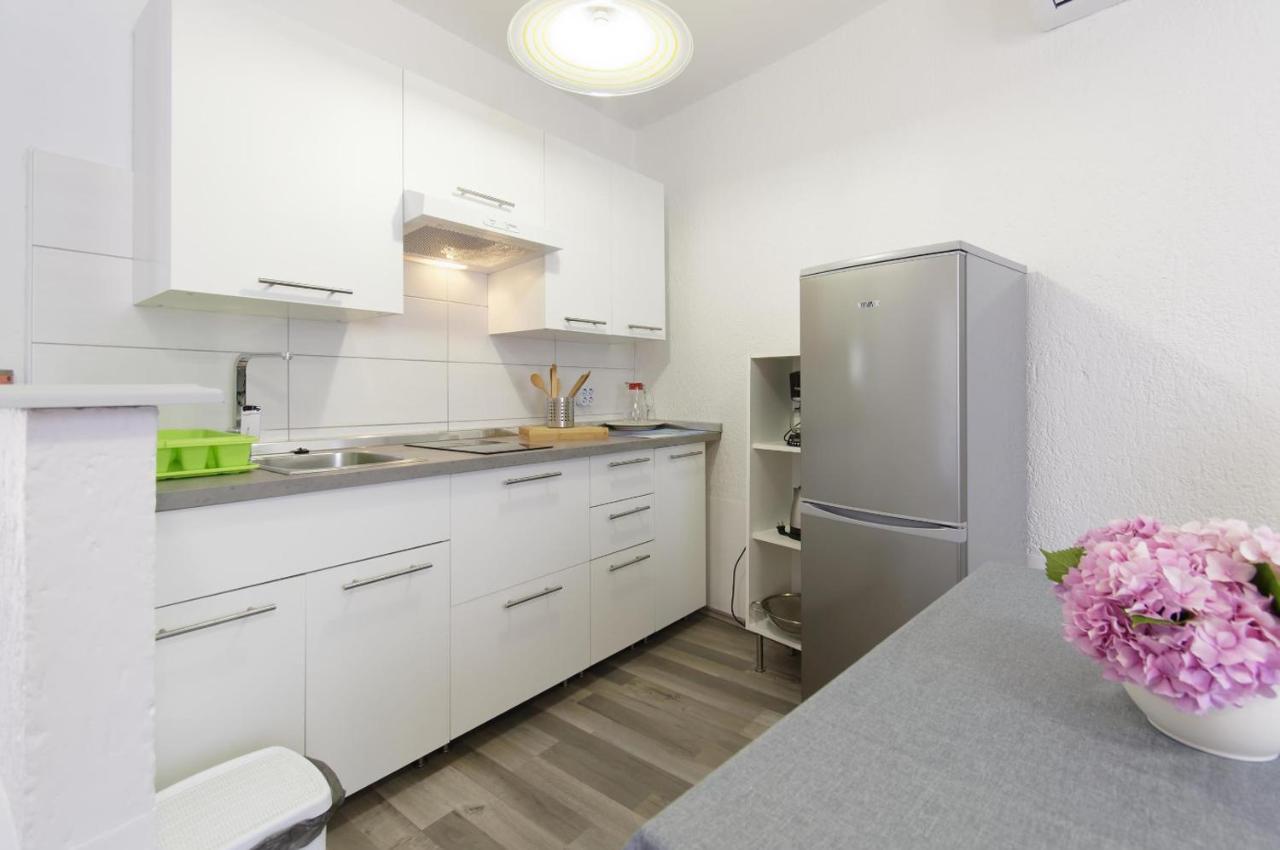 Apartment Anja Porec Bagian luar foto