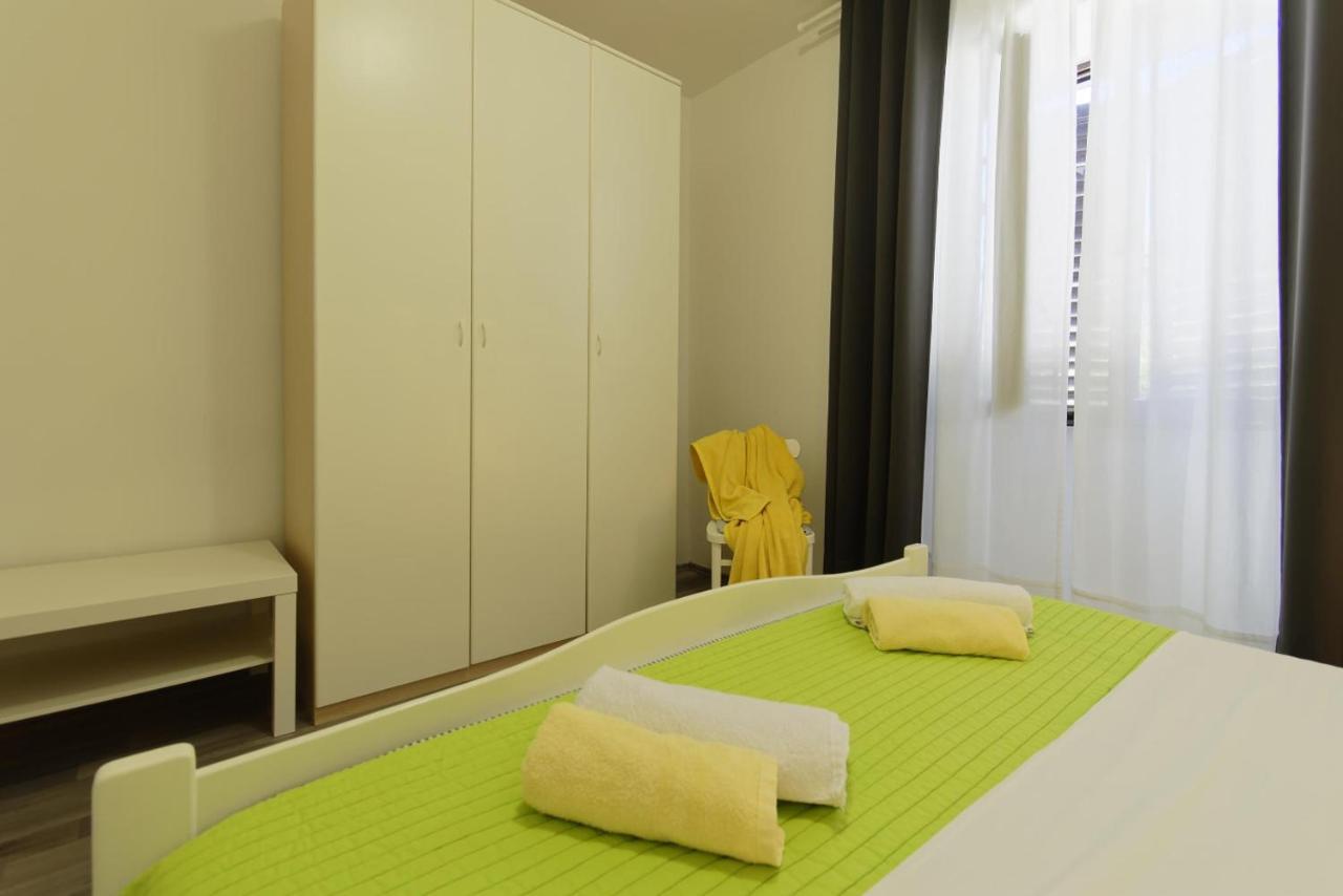 Apartment Anja Porec Bagian luar foto